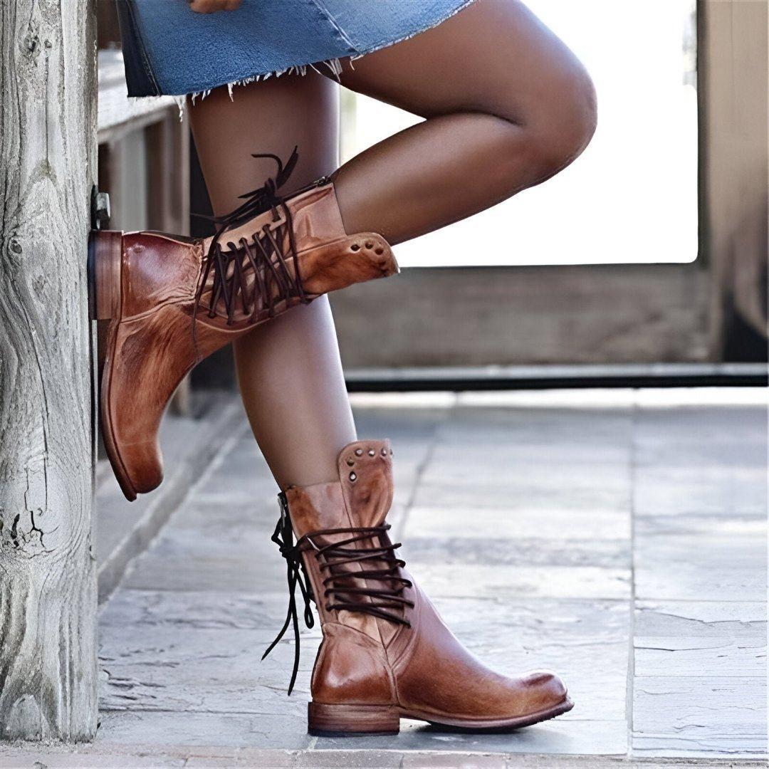 Sznurowane buty do połowy łydki