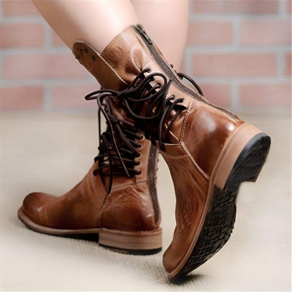 Sznurowane buty do połowy łydki