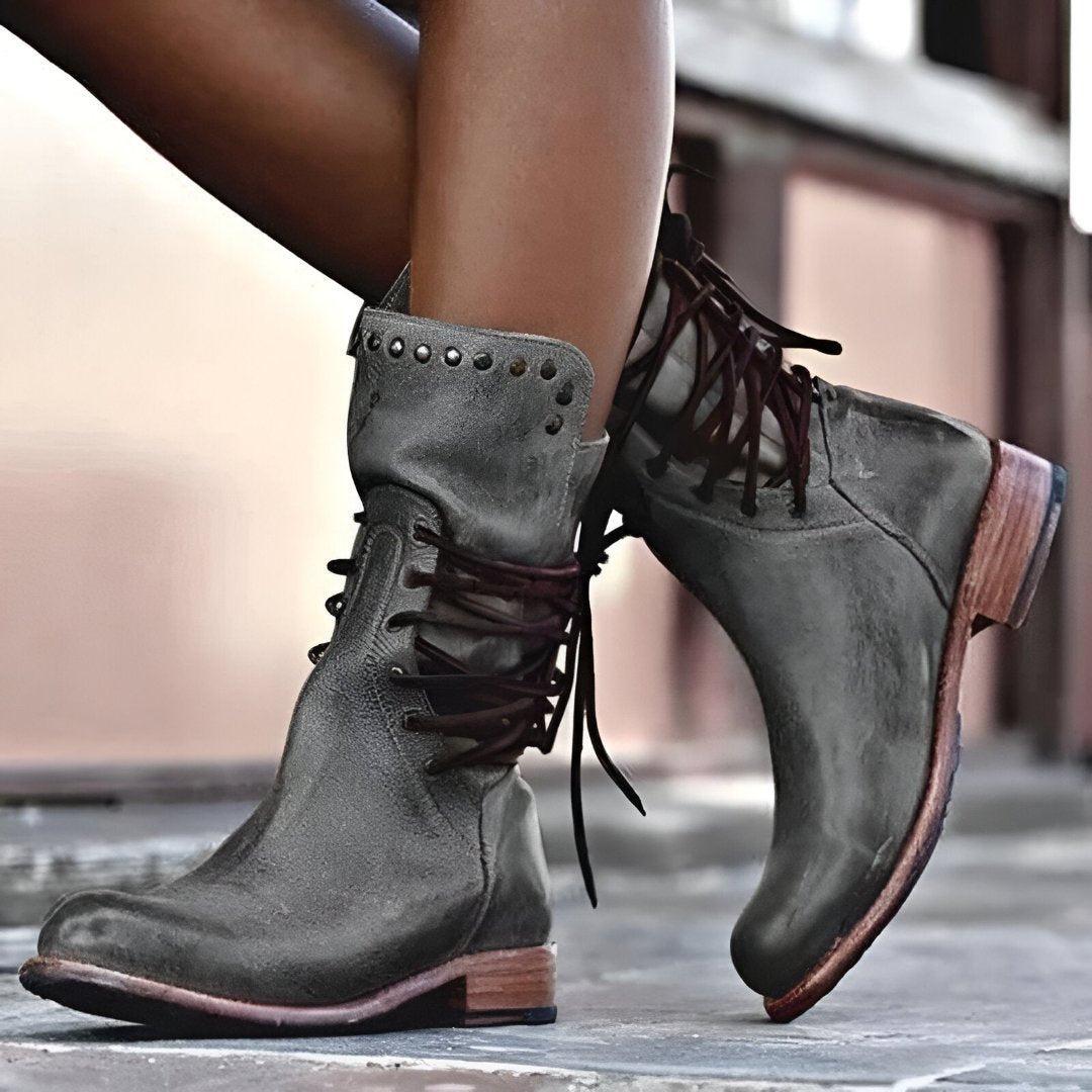 Sznurowane buty do połowy łydki