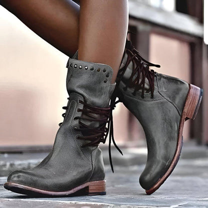 Sznurowane buty do połowy łydki