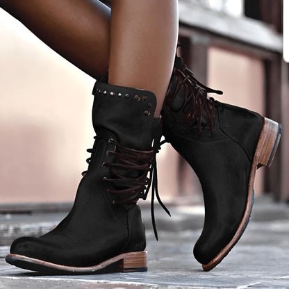 Sznurowane buty do połowy łydki