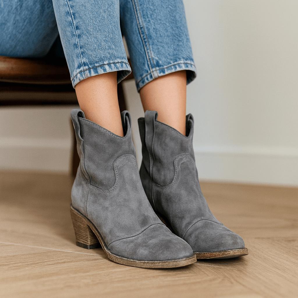 Zamszowe botki w stylu western