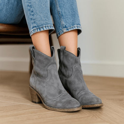 Zamszowe botki w stylu western