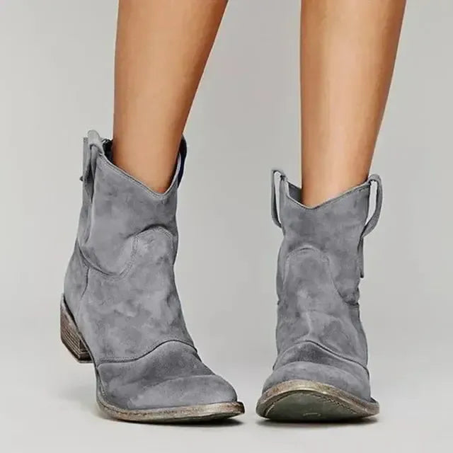 Zamszowe botki w stylu western